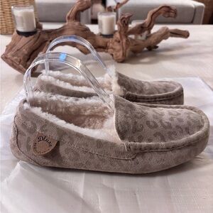 Lux Beige Women’s Shearling DLuxe Dearfoam Slippers